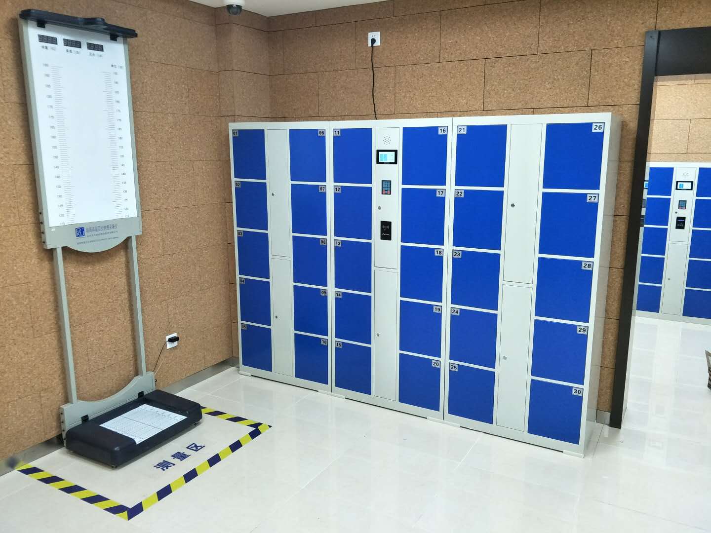 智能联网存包柜 便捷存取，革新体验